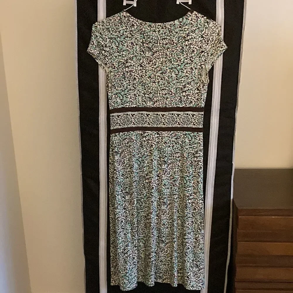 BCBG Maxazria Floral Print Dress with Surplus Neckline and Cap Sleeves. Size XS